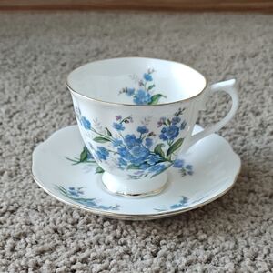 Floral Teacup Royal Albert